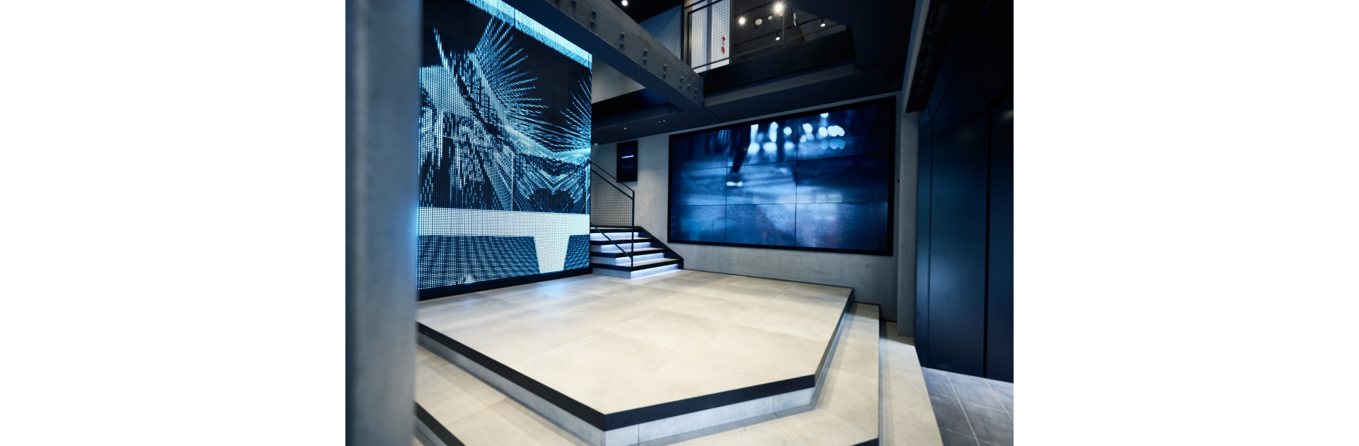 全新開幕adidas西門漢中門市，入口處以巨幅LED螢幕及電視牆呈現強烈adidas品牌形象。 4