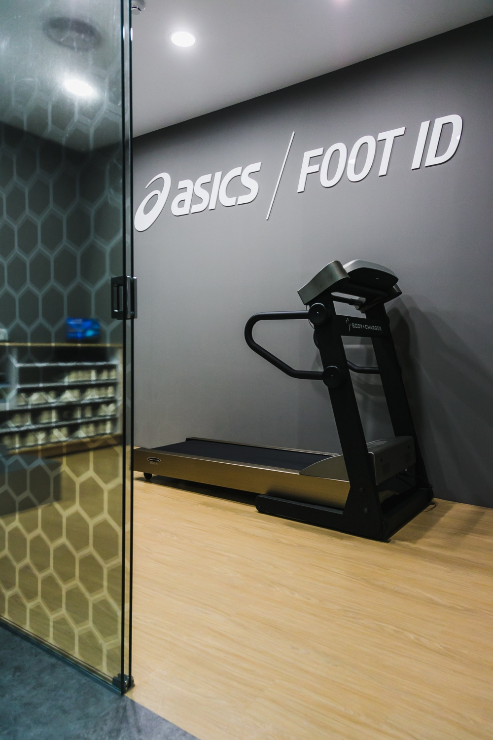 ASICS FOOT ID 足測機 為消費者推薦最適合的鞋款
